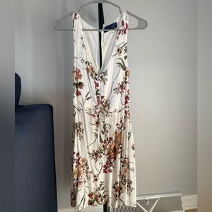 Sleeveless white mini dress with floral pattern